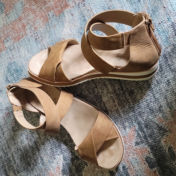 Lifestride Velocity 20 Sandle 9.5 wide - Picture 3 of 6